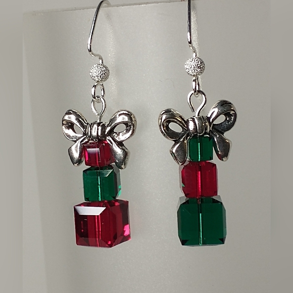 Swarovski Holiday Giftbox earrings - Picture 1 of 3
